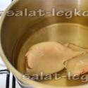 Салат из кальмаров с яйцом и кукурузой: рецепт